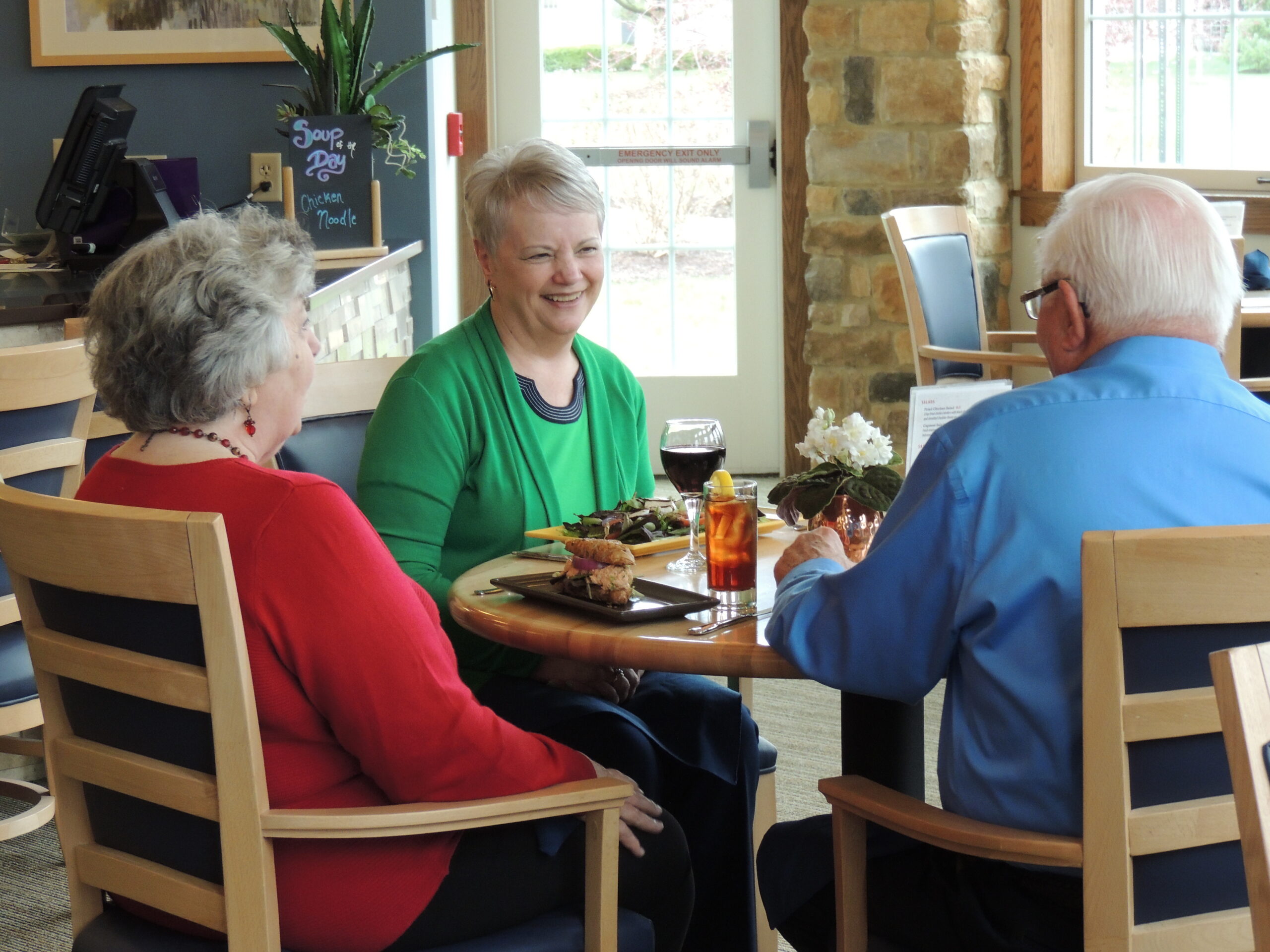 DSCN9877 Dining in Bistro