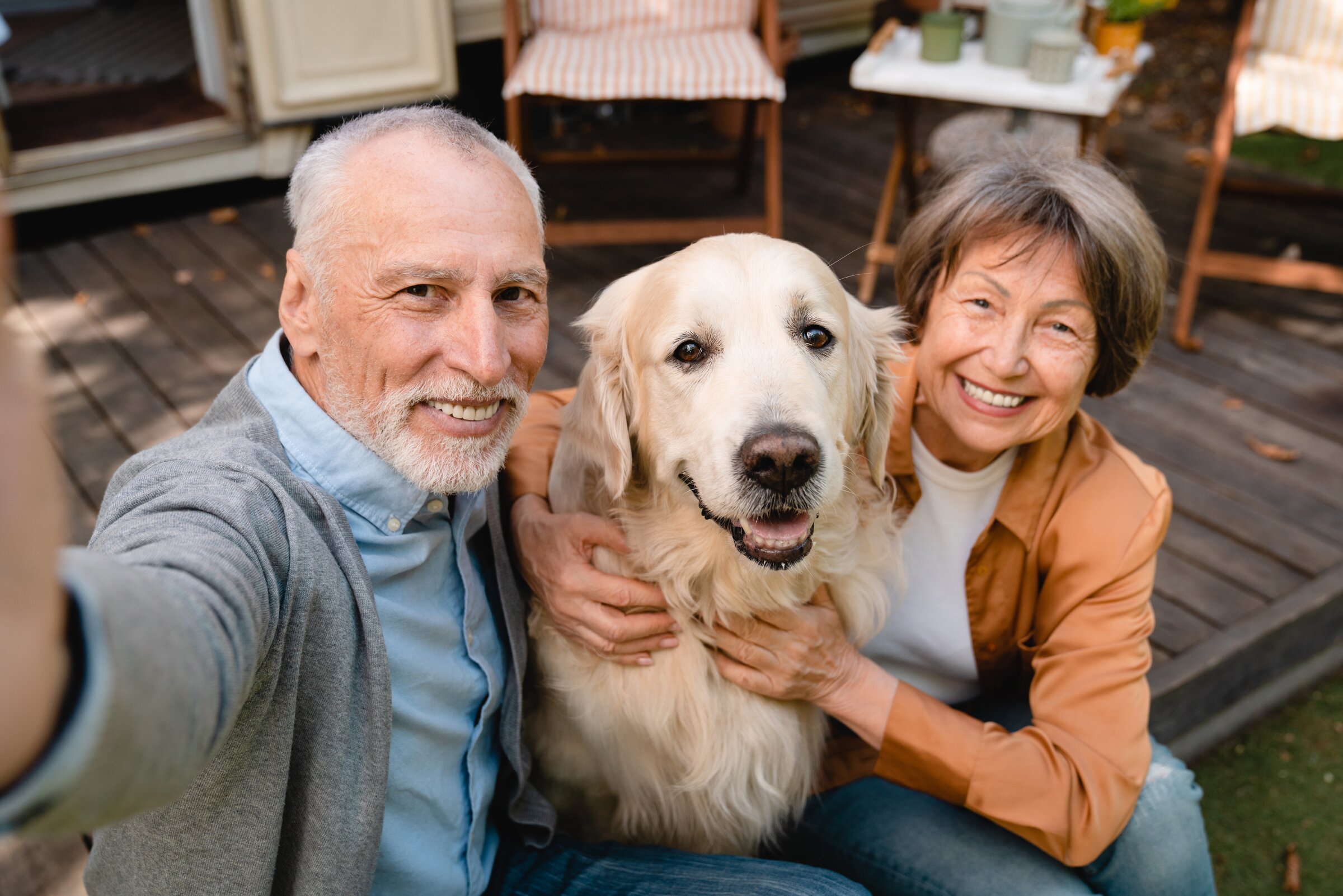 Active,Modern,Senior,Old,Couple,Spouses,Taking,Selfie,Vlogging,Blogging